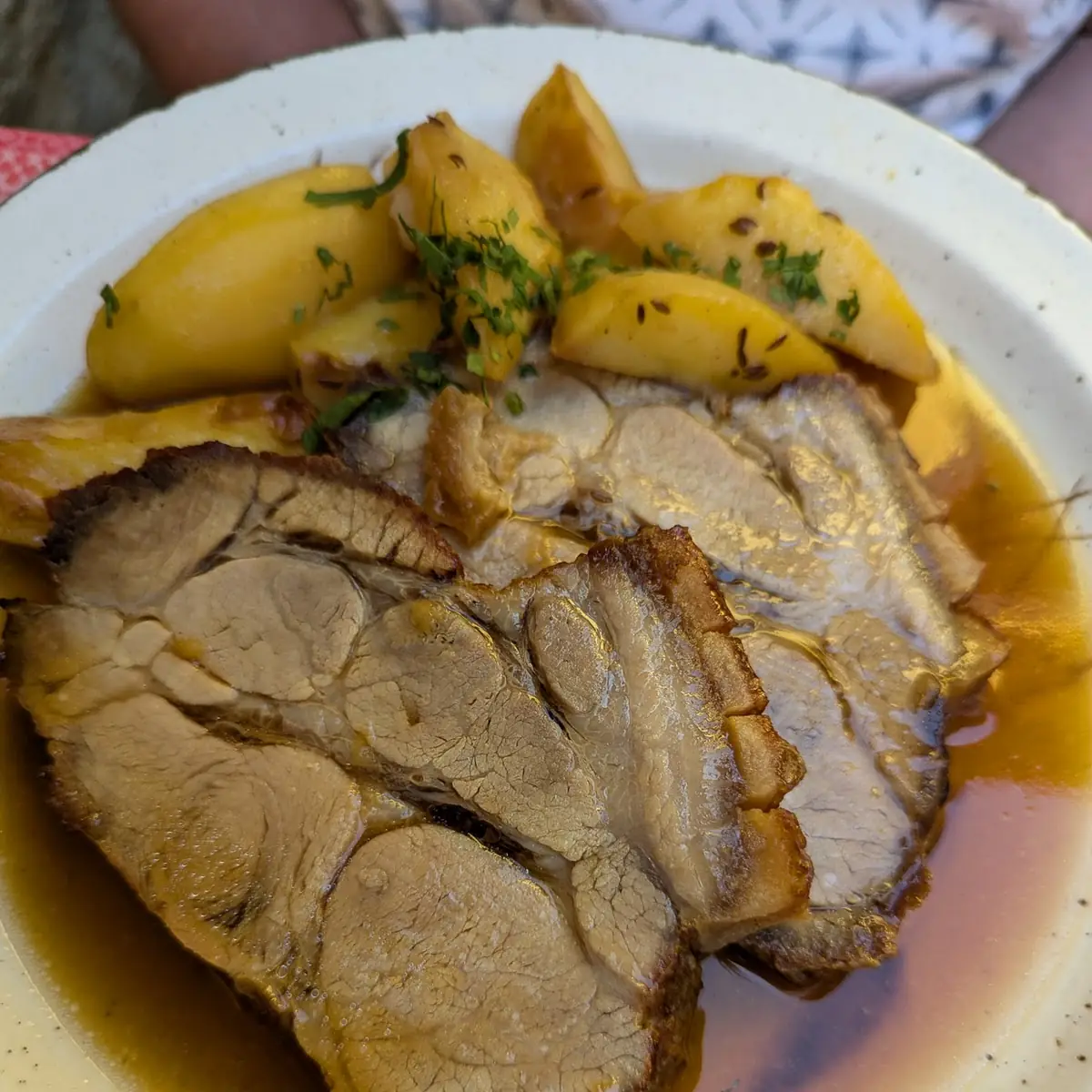 Schweinsbraten Mit Kartoffeln Und Krautsalat