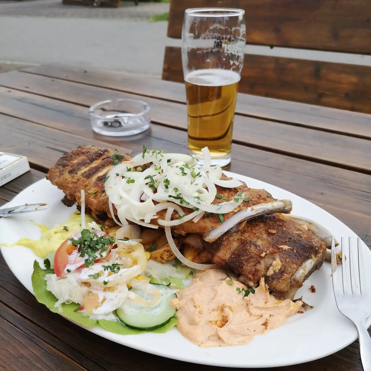 Grillkotlett Mit Pommes