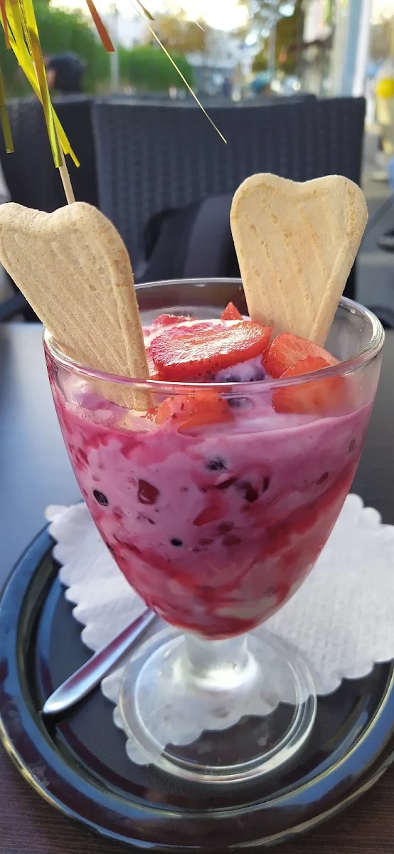Fruchteis Joghurt Becher