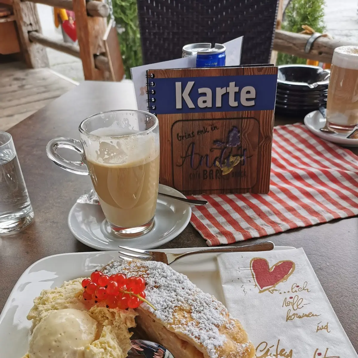 Apfelstrudel Mit Vanilleeis