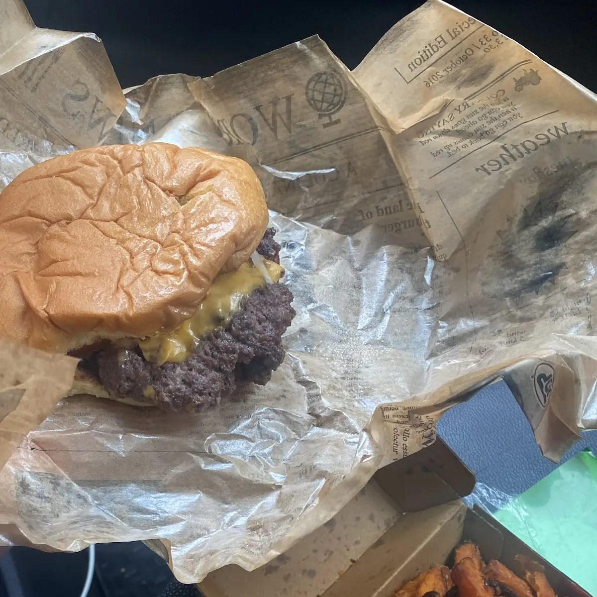 Double Smashed Burger Und Süßkartoffelpommes
