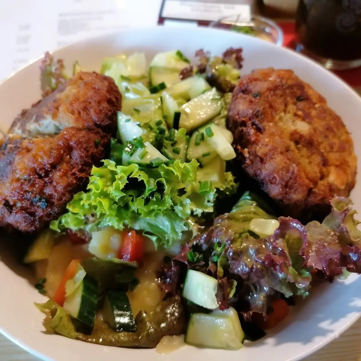 Kasknödel Auf Gemischten Salat