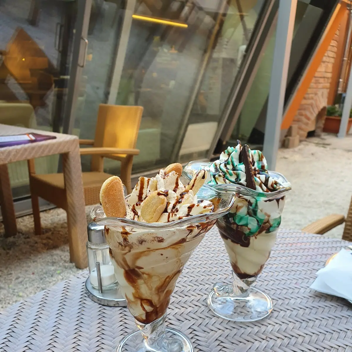 Tiramisu Coup Und After Eight Becher