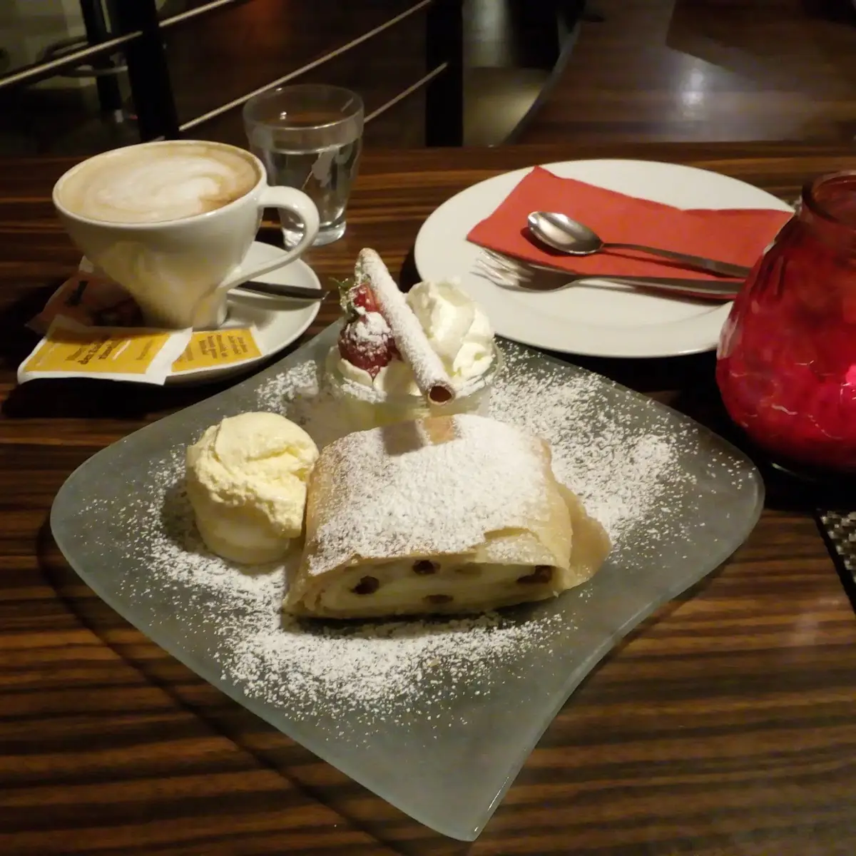 Capuccino Café Topfenstrudel Vanilla Eis Schlagobeis