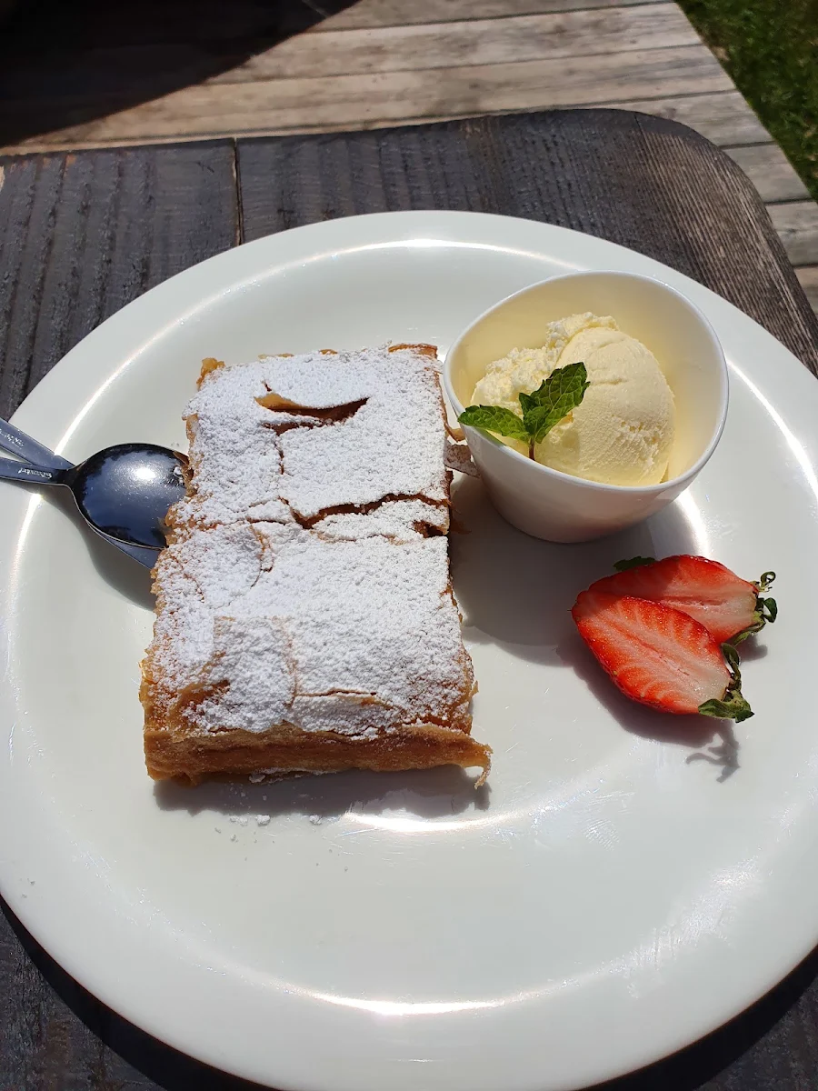 Apfelstrudel Mit Vanilleeis