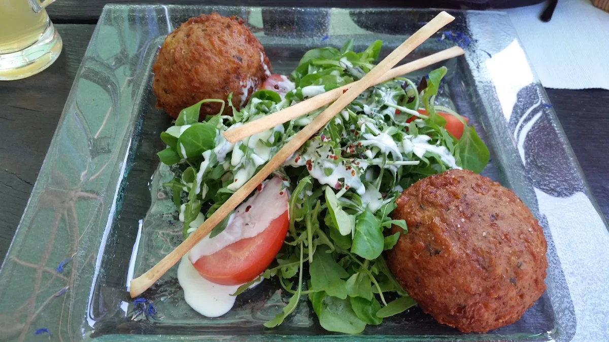 Kaspressknödel Mit Salat