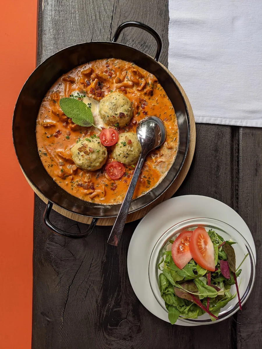 Pfifferlinggulasch Mit Semmelknödel