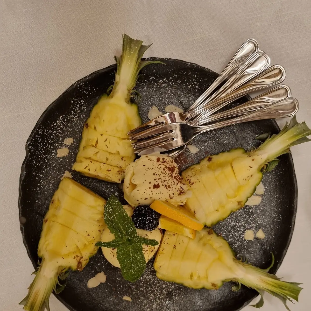 Ananas Mit Eis
