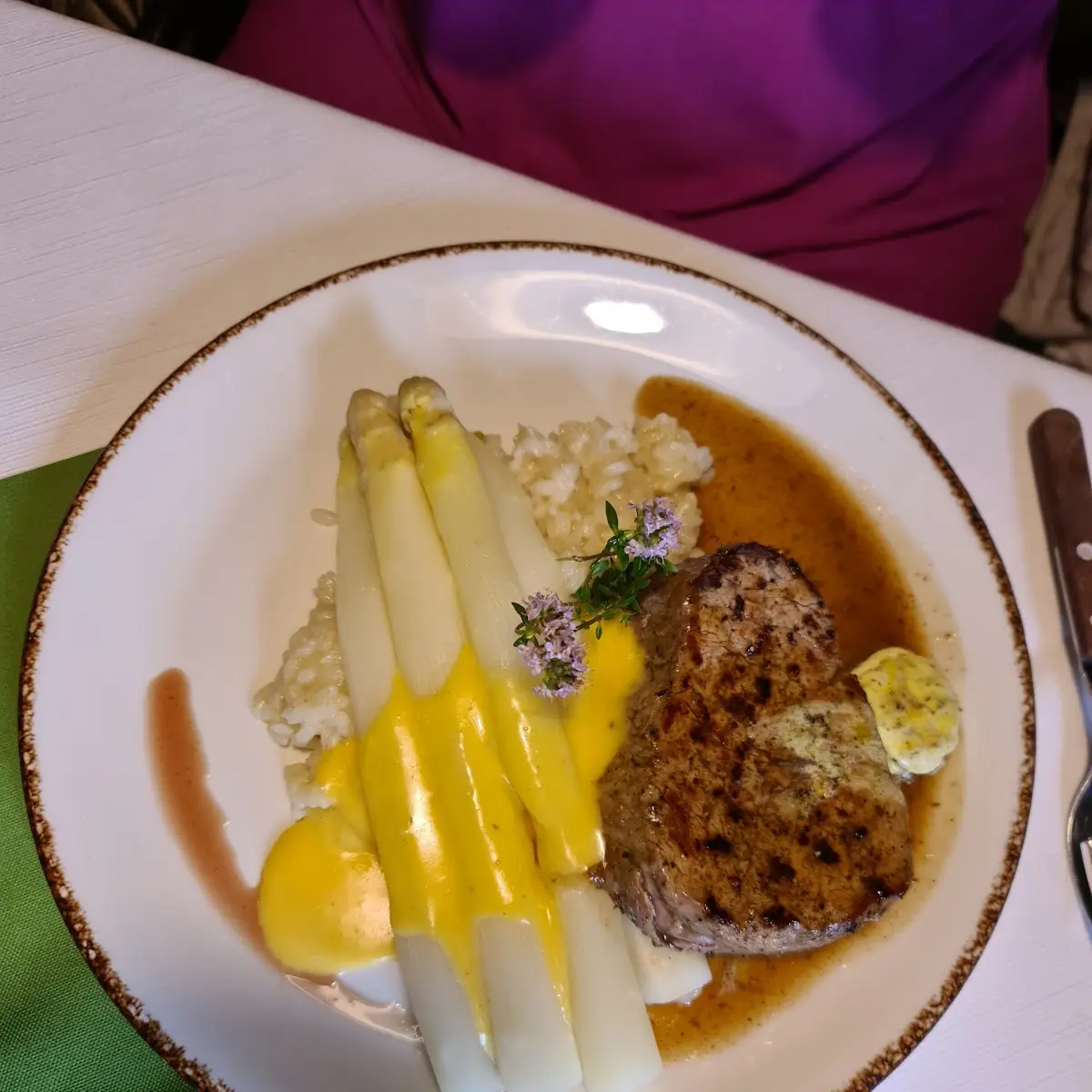 Spargel Mit Schweinsfilet Und Safranrisotto