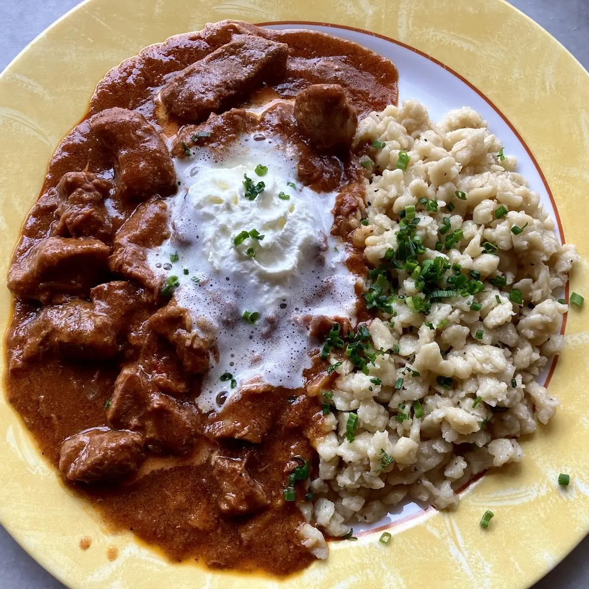 Kalbsrahmgulasch Mit Spätzle