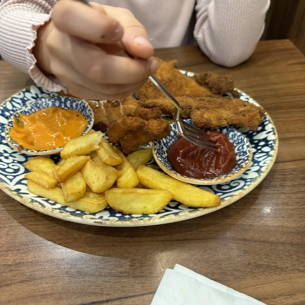 Hühnerstreifen Mit Pommes