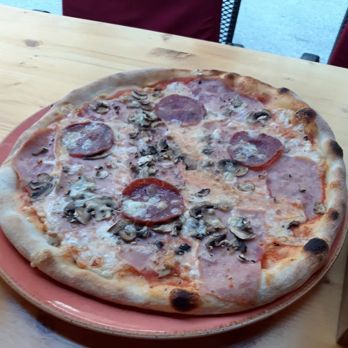 Salami Pizza