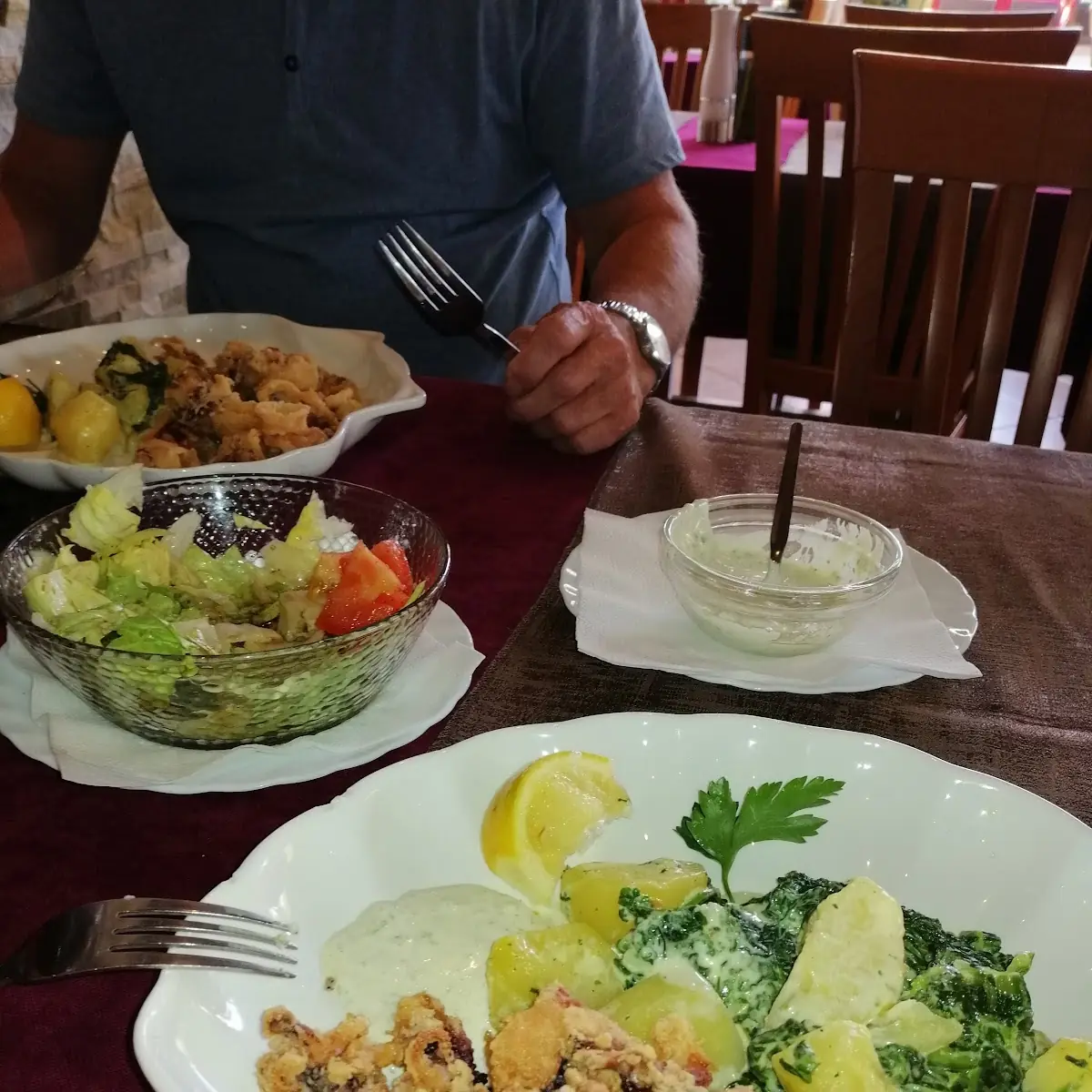 Tintenfisch Gebacken Mit Kartoffeln Mangold