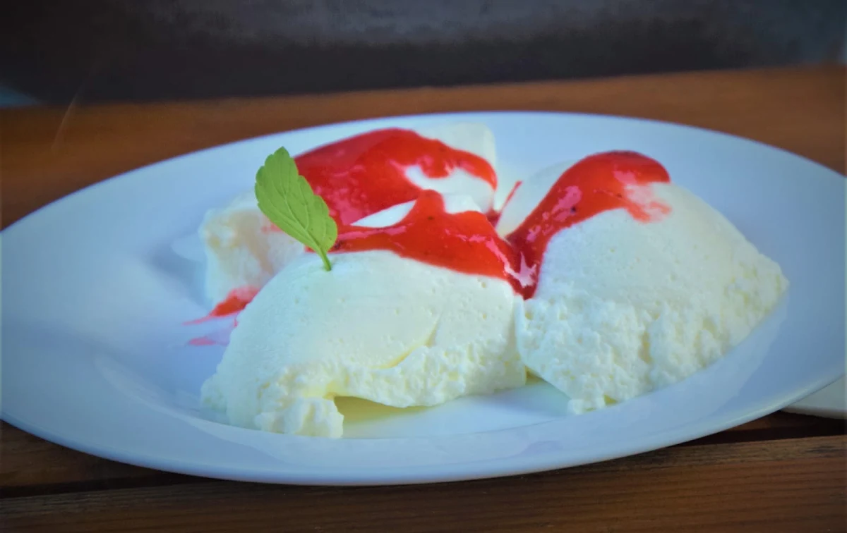 Topfennockerln Mit Erdbeersauce