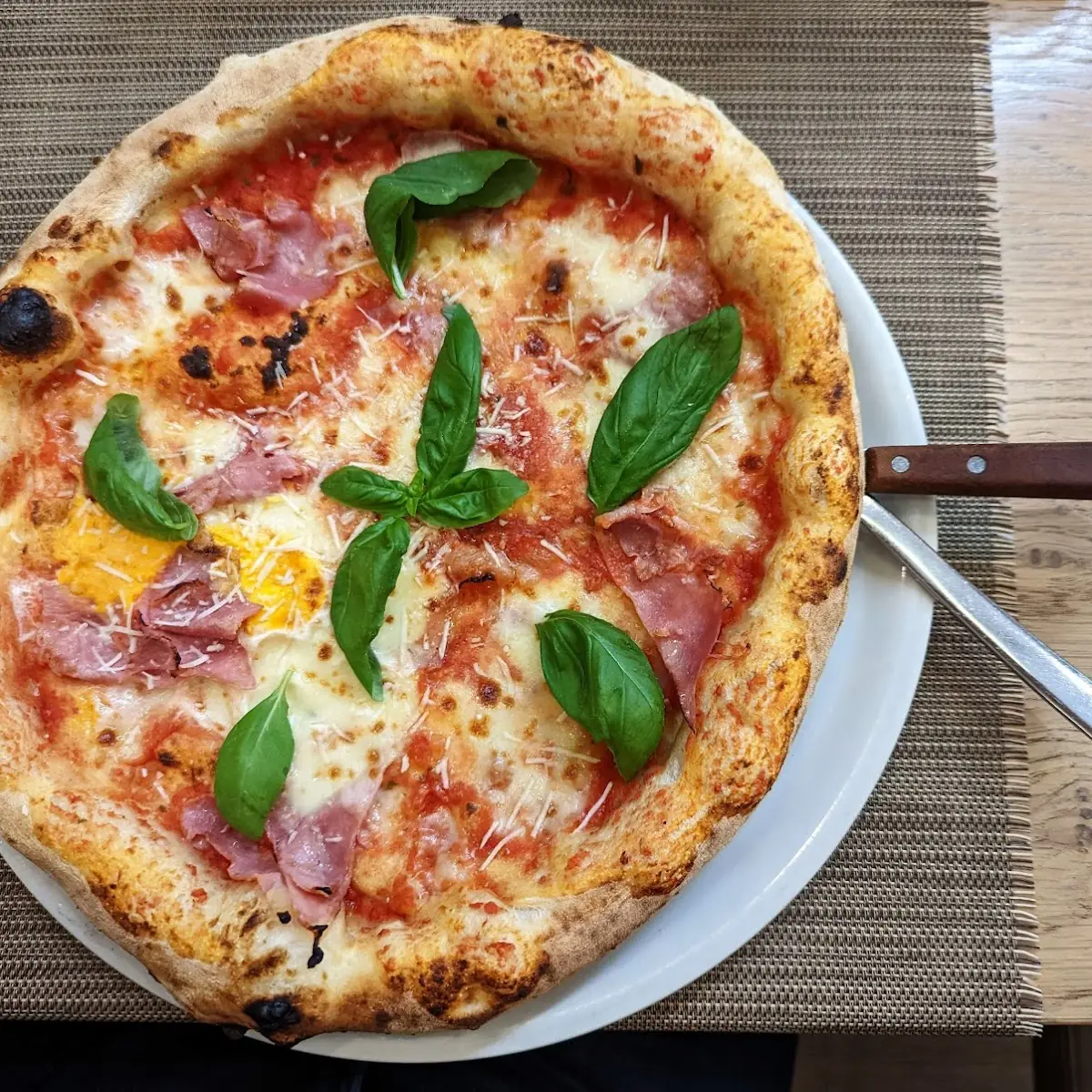 Pizza Margherita Mit Rucola Und Champignons
