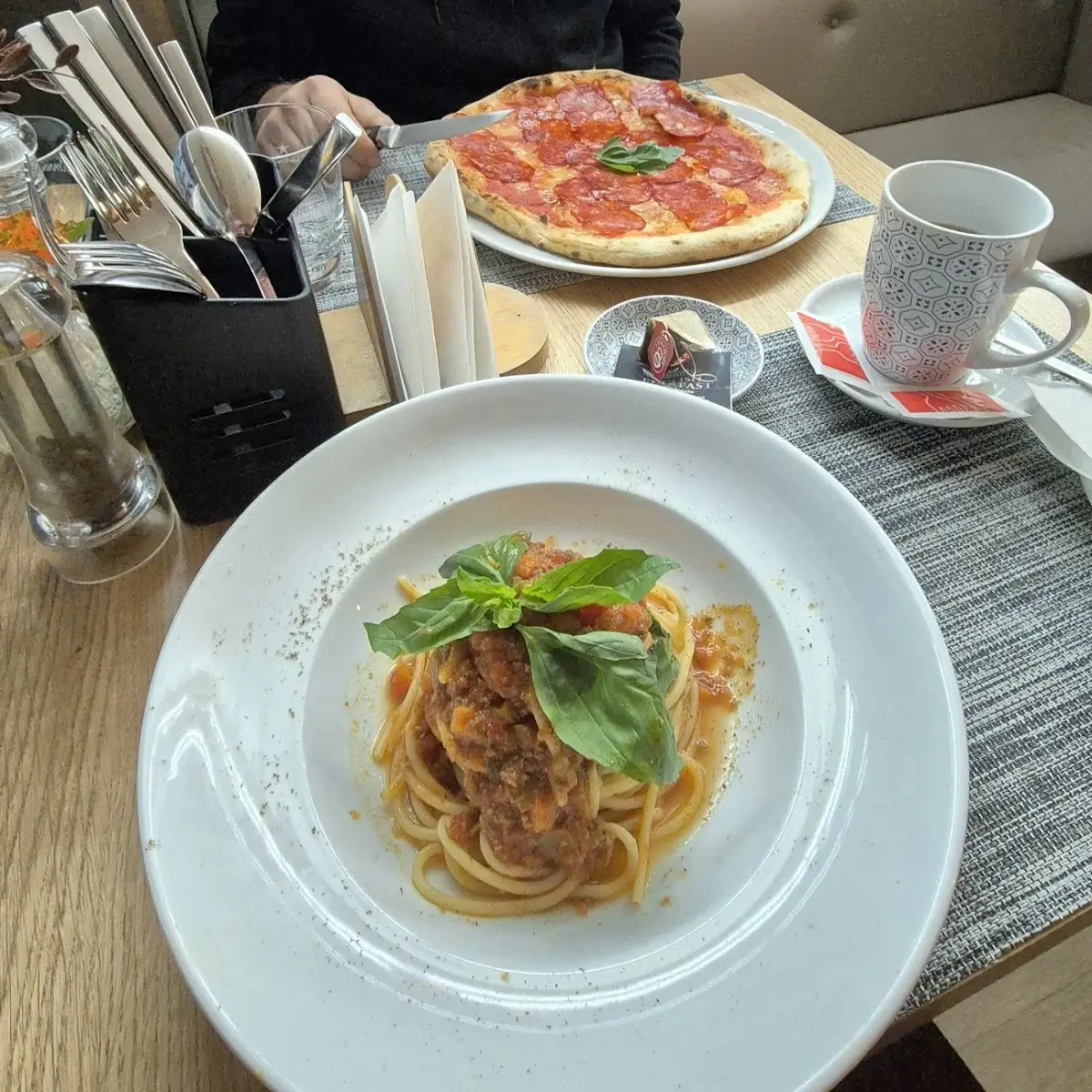 Spaghetti Bolognese I Pizza Diavola
