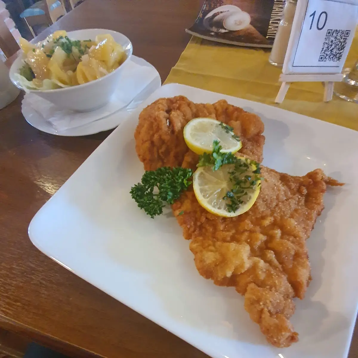 Wiener Schnitzel Mit Salat Menü
