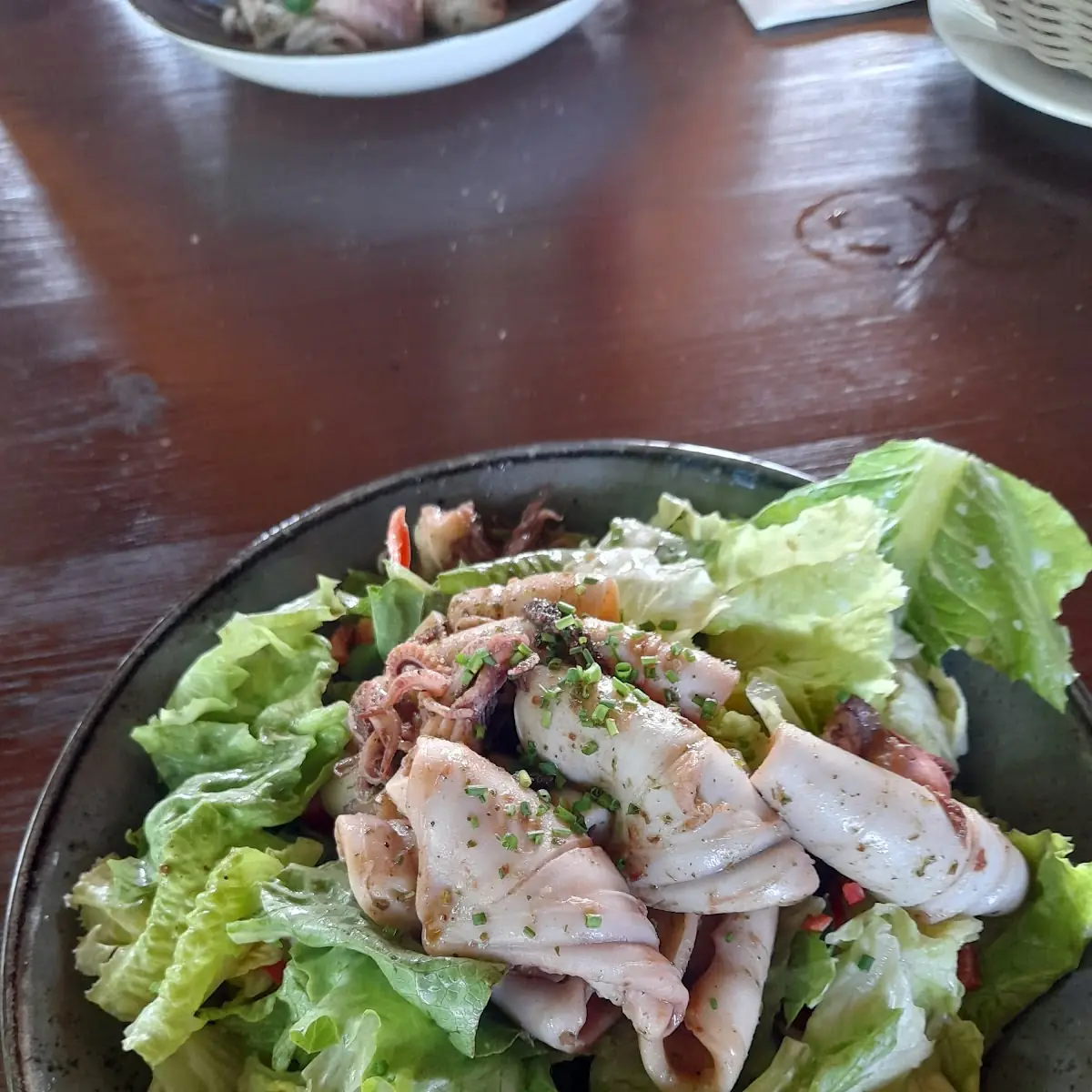 Calamari Auf Blattsalate