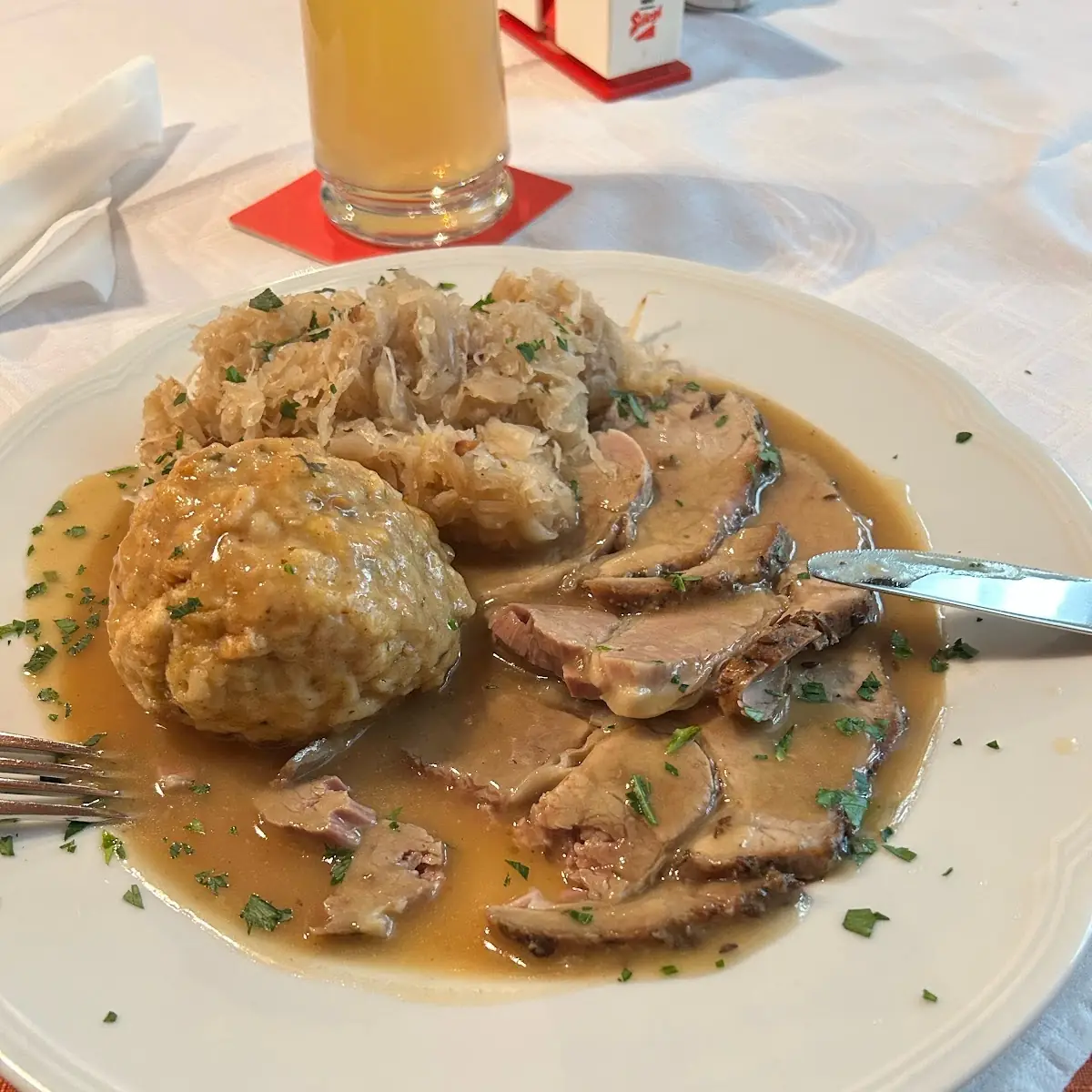Schweinsbraten Mit Kraut Und Knödel