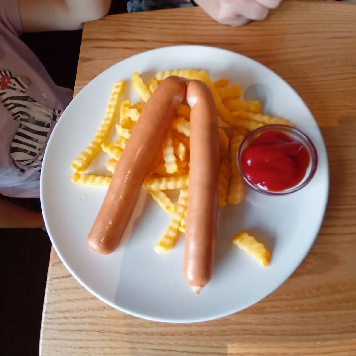 Grillwürstl Mit Pommes Frites