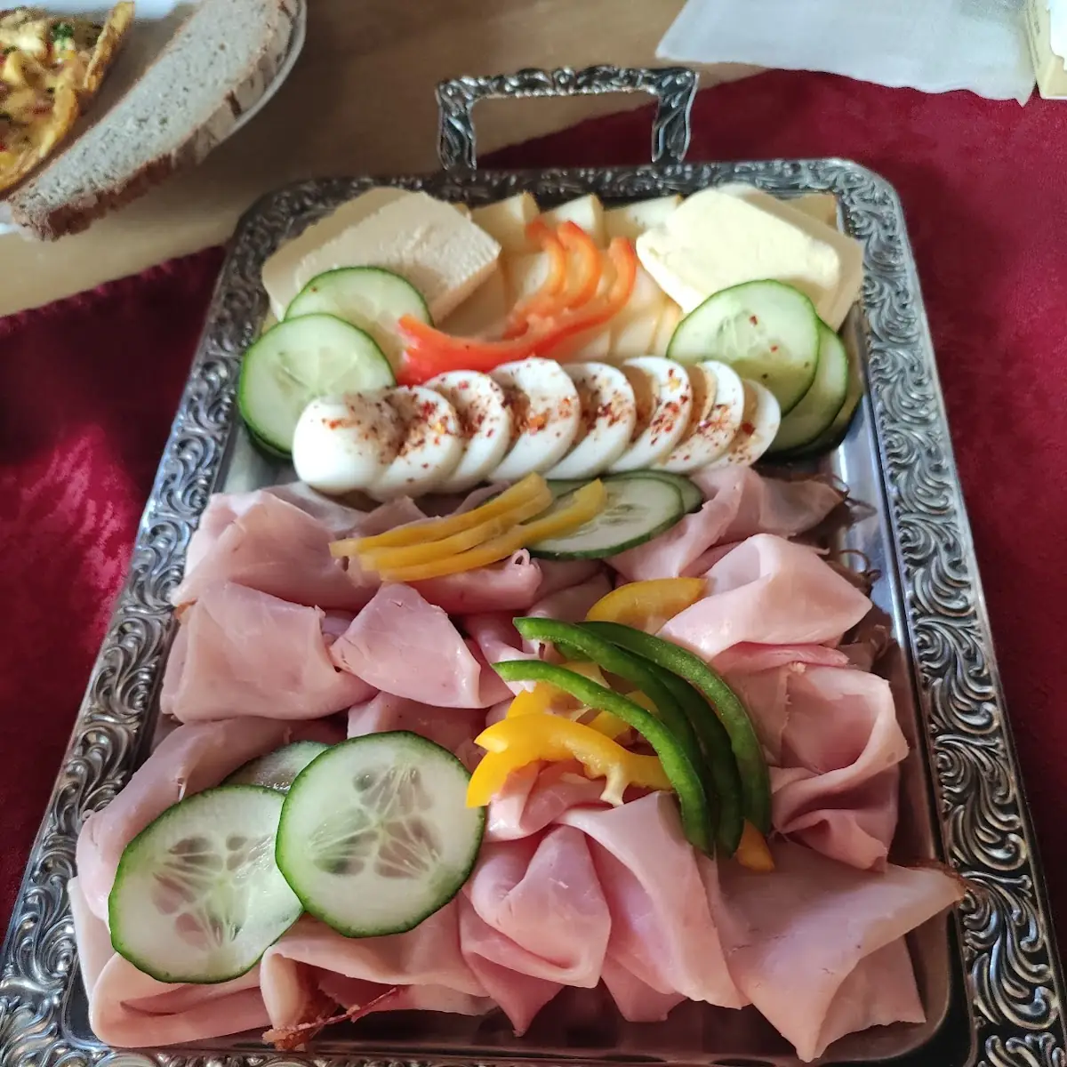 Frühstück Platte Mit Schinken Käse Eier Gurken