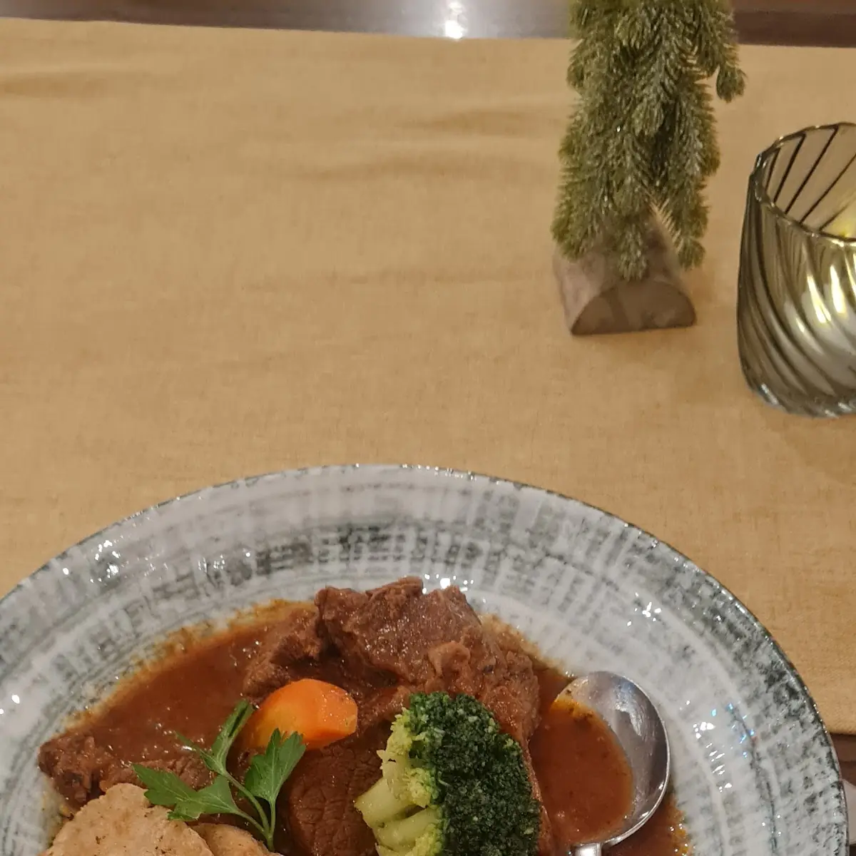 Rindergulasch Mit Serviettenknödel