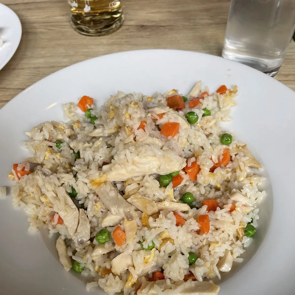 Gebratener Eierreis Mit Huhn