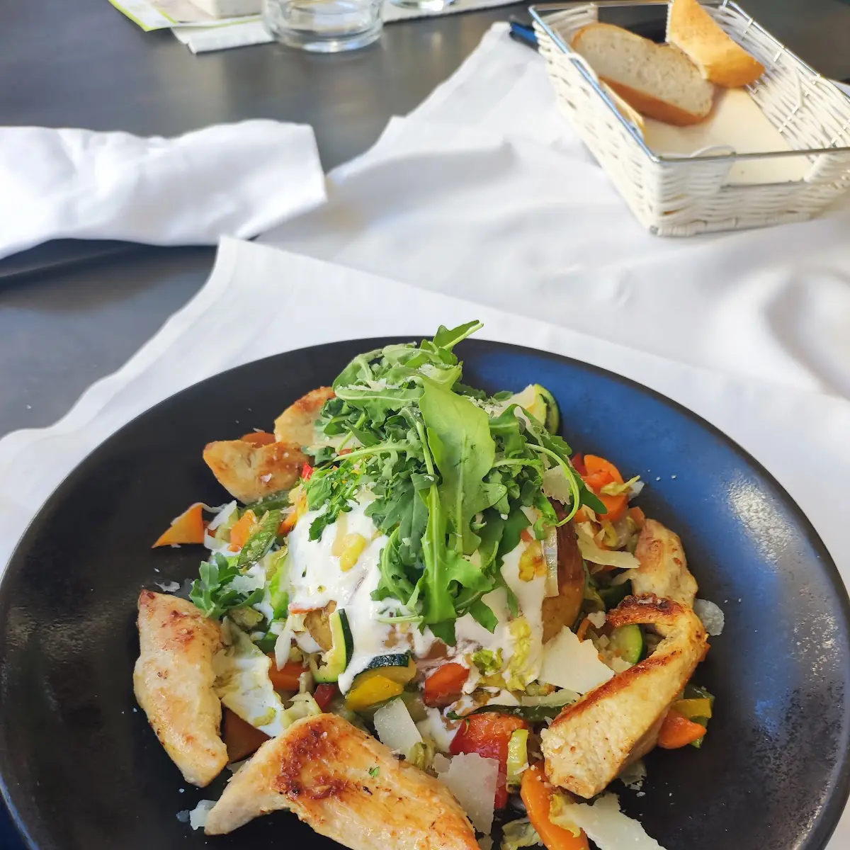 Salat Mit Gegrillten Hühnerfleisch