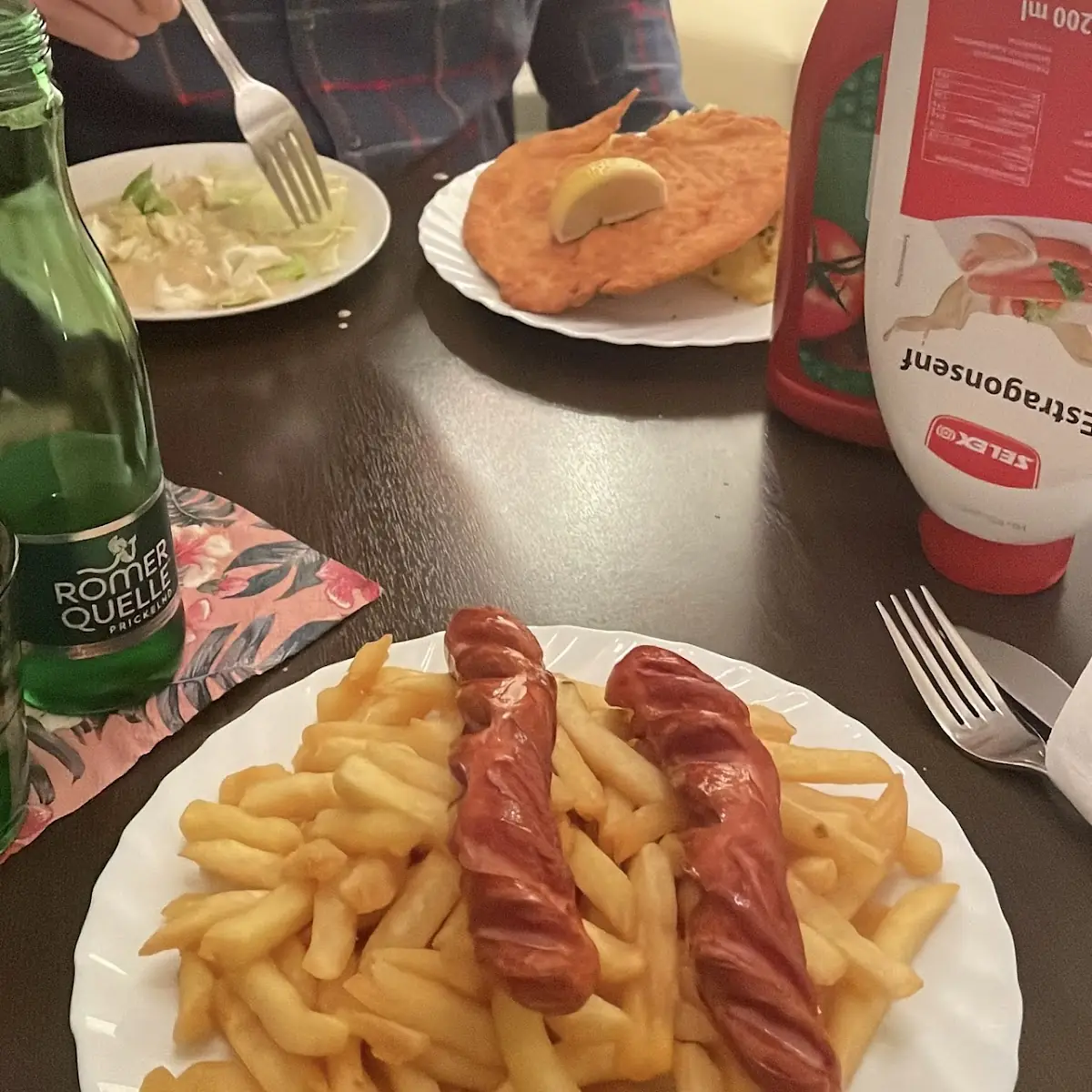 Wurst Mitt Pommes Frites