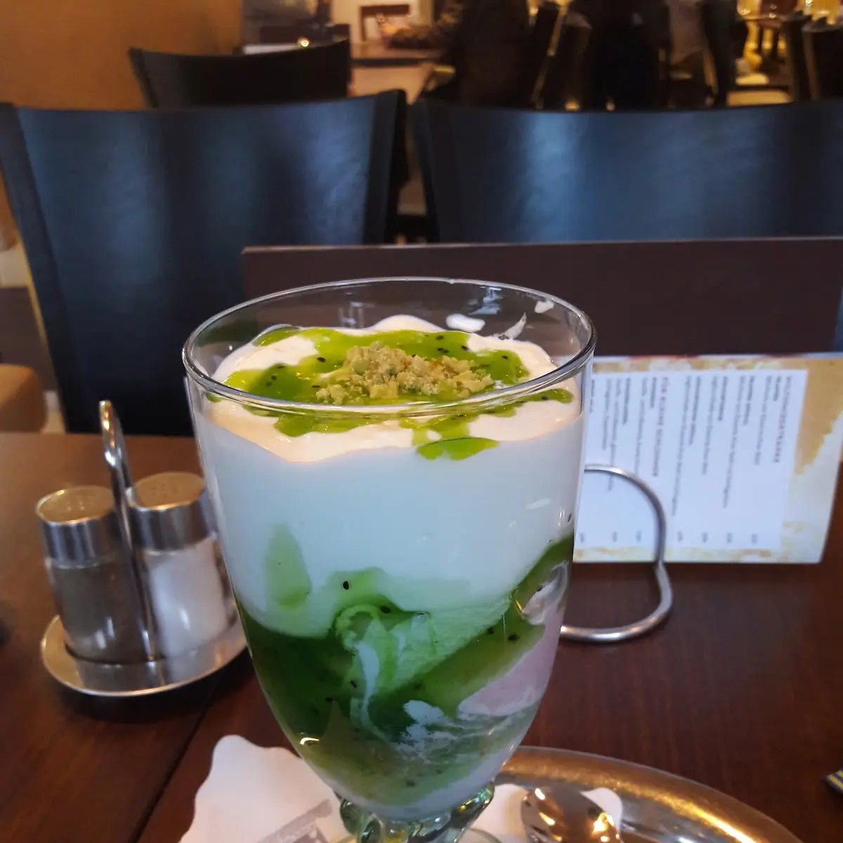 Jogurt-kiwi Becher
