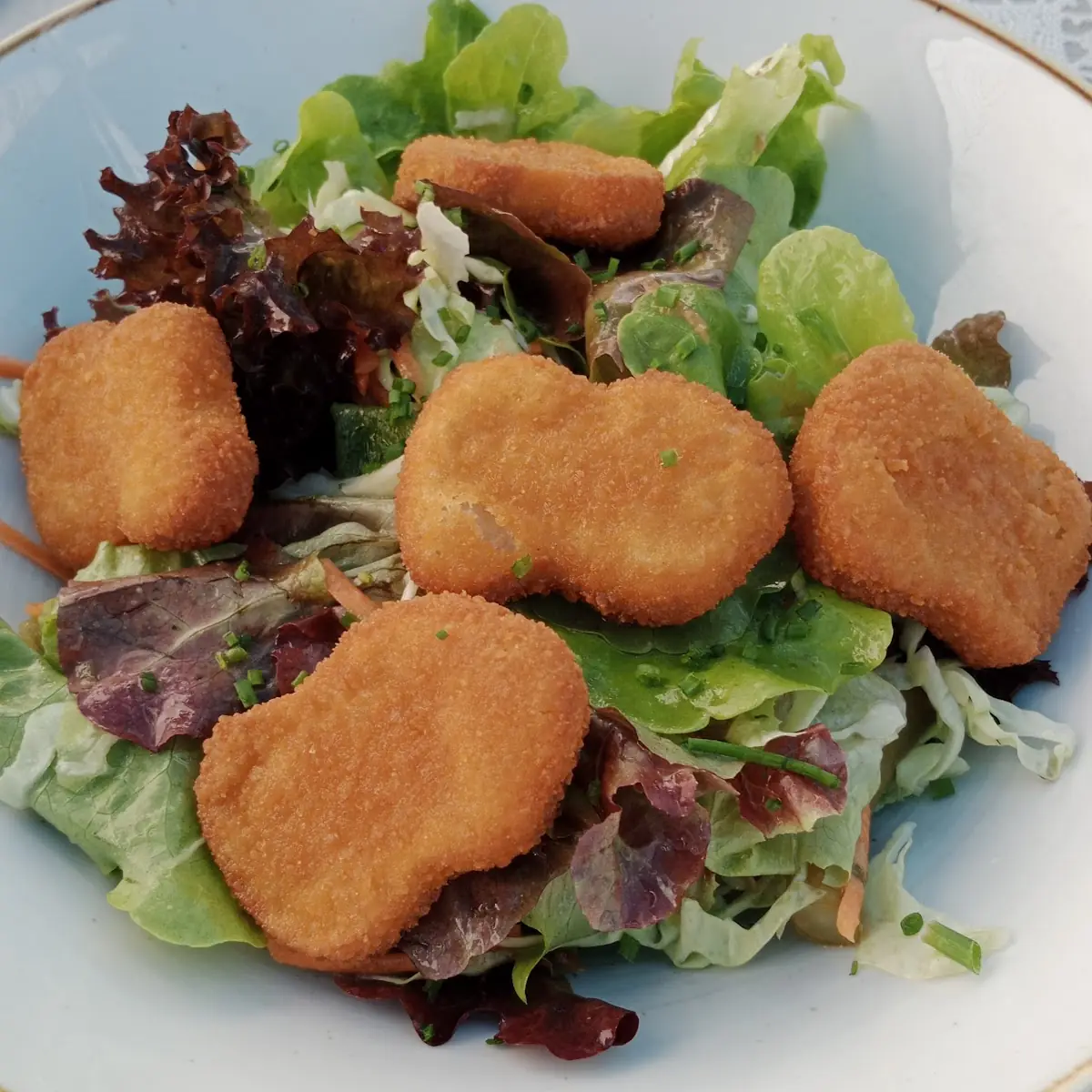 Chicken Nuggets Mit Salat
