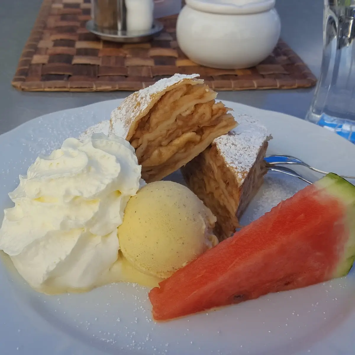Hausgemachter Apfelstrudel