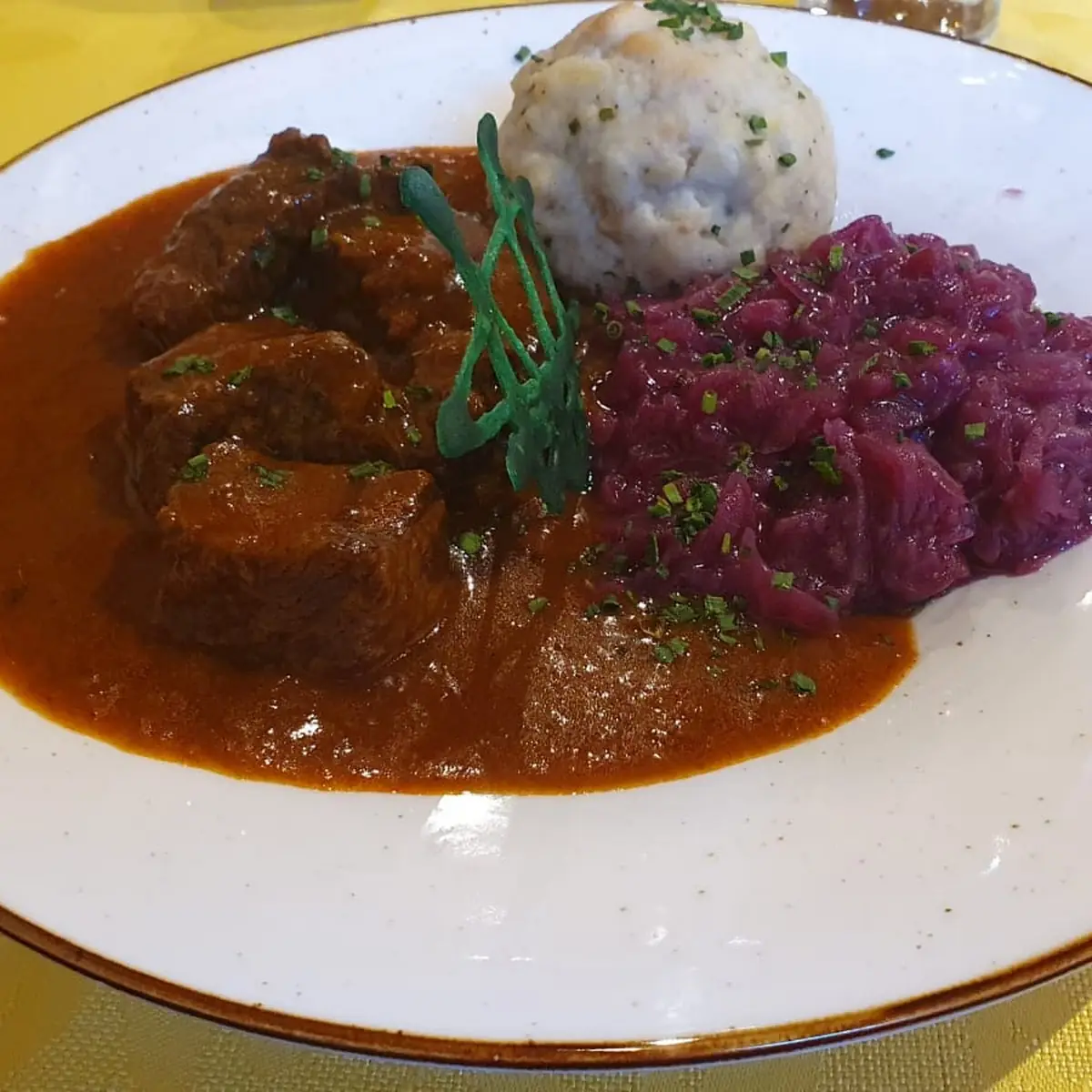 Rindgulasch Mit Semmelknödel