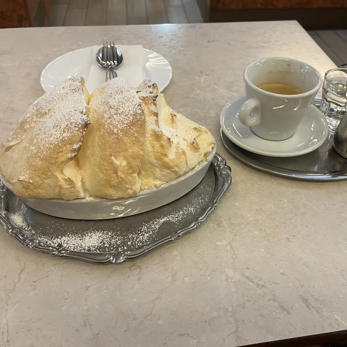 Appelstrudel Met Vanillesaus En Slagroom