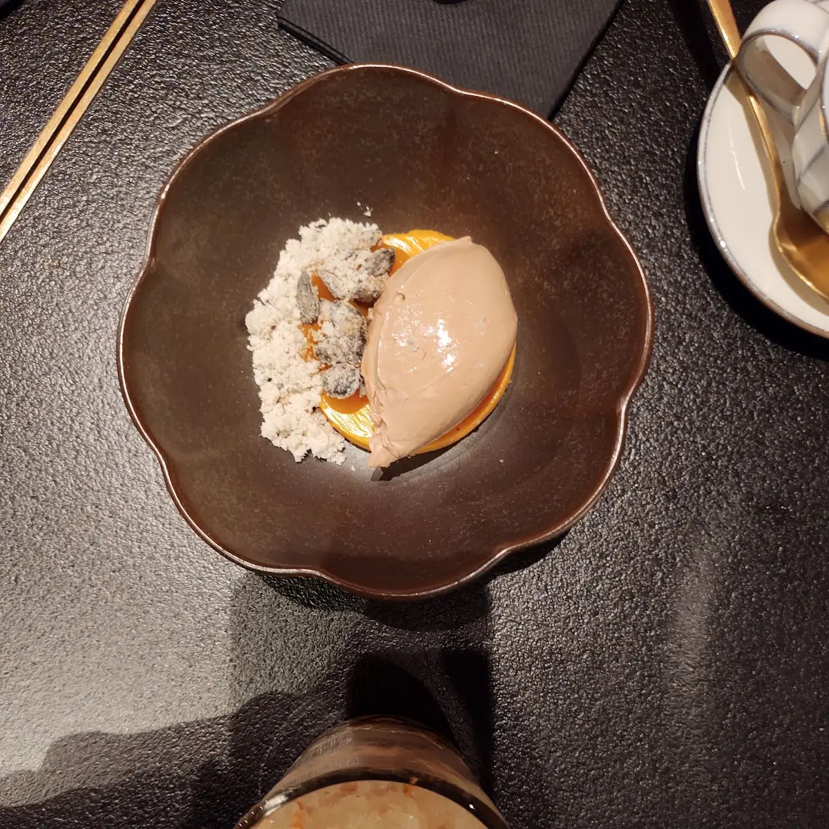 Kürbis-milchschokolade-sanddorn Und Whisky-orange-karamell