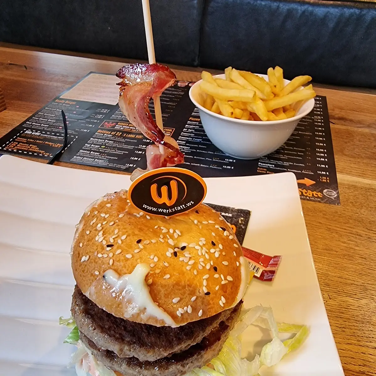 Canadien Burger Mit Pommes