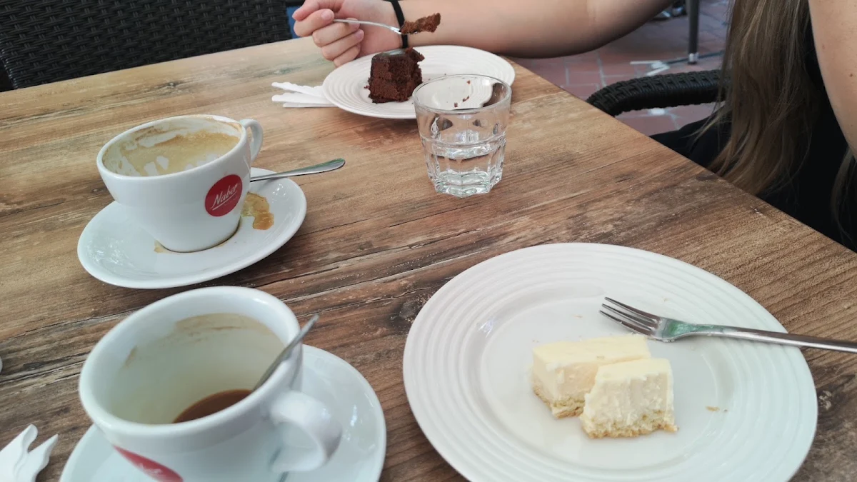 Coffee with Cheesecake, Speisen & Getränke