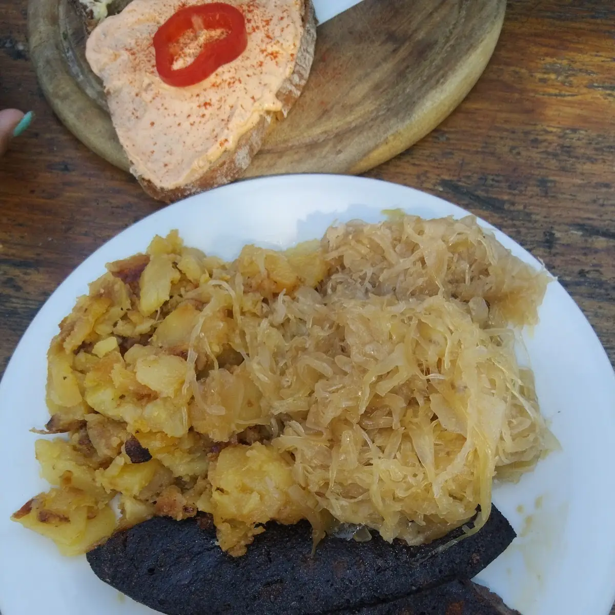 Gebratene Blunze Mit Sauerkraut