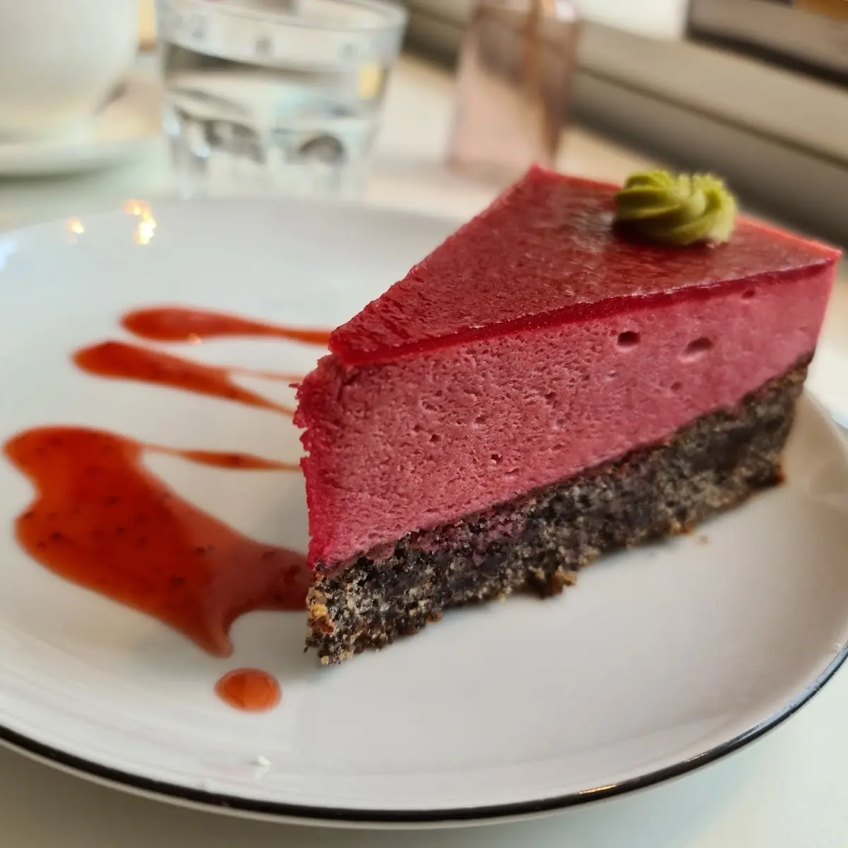 Himbeer-mohntorte