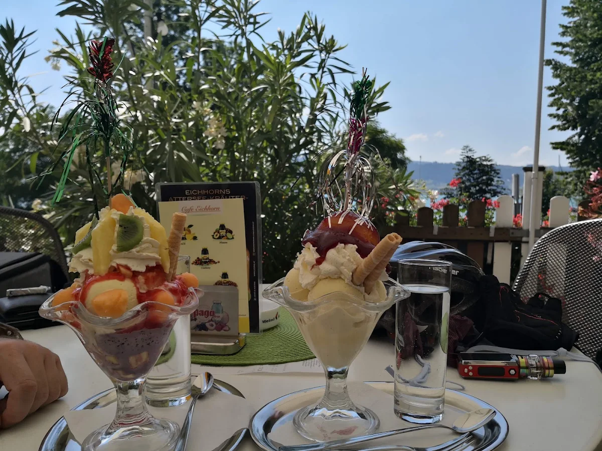 Eisbecher Hawaii Und Pfirsich Melba