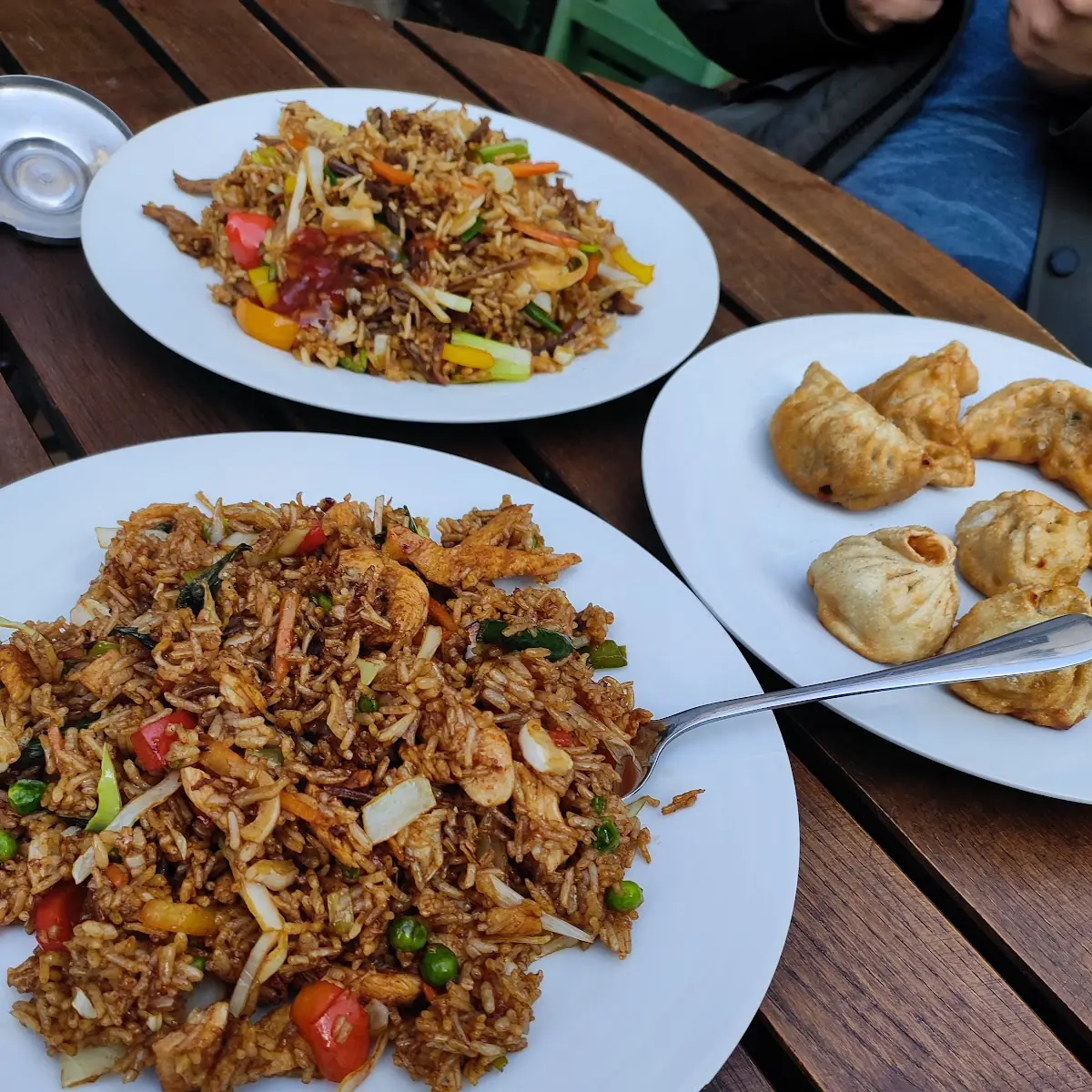 Gebratener Reis Mit Hühnerfleisch Groß