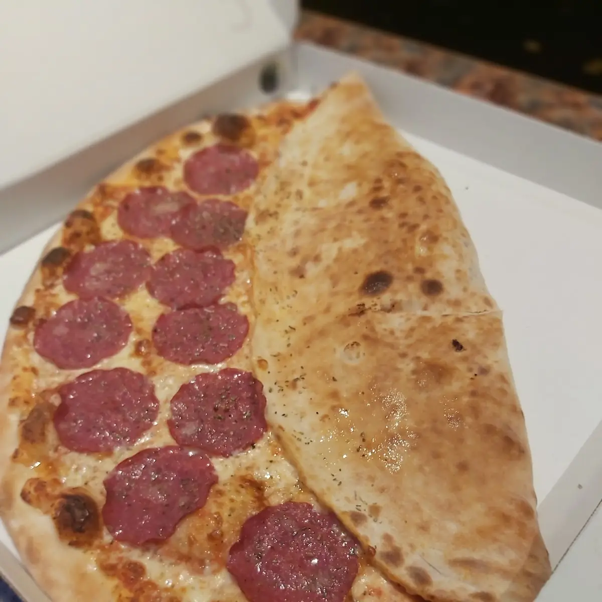 Familienpizza Halbmond