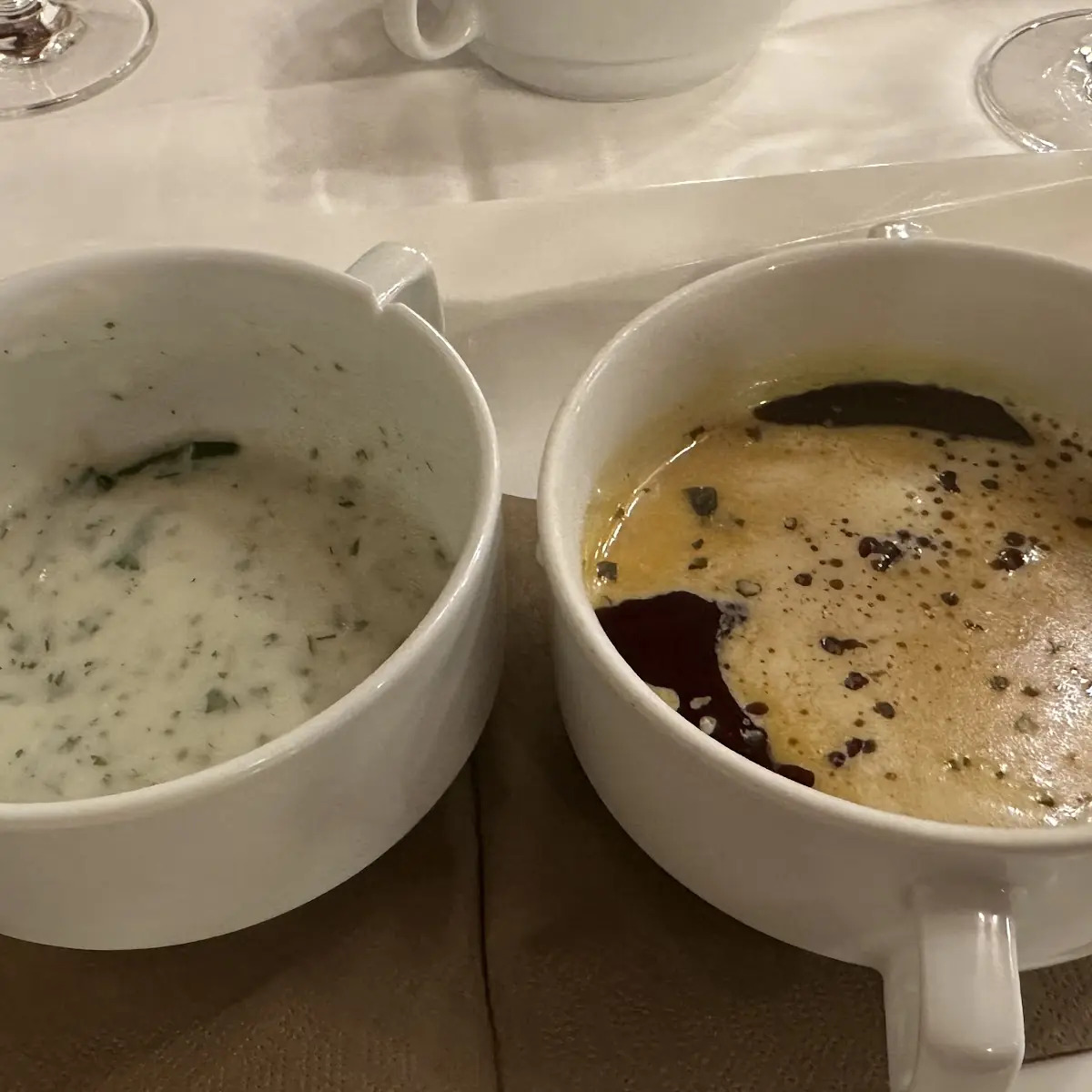 Suppenduett Von Kräuterrahm Und Kürbis