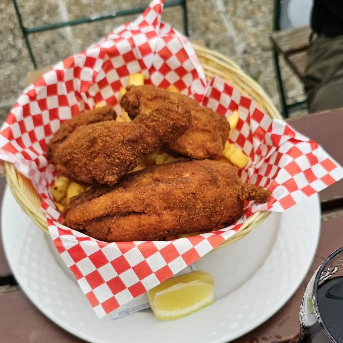 Backhendlkorb Mit Pommes Flügerl Fehlt Schon