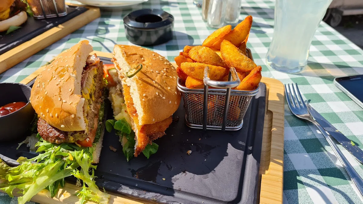 Cheeseburger Und Schnitzelburger Halbe Halbe