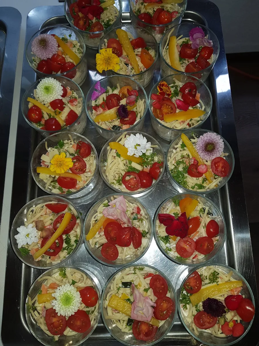 Mediterraner Nudelsalat