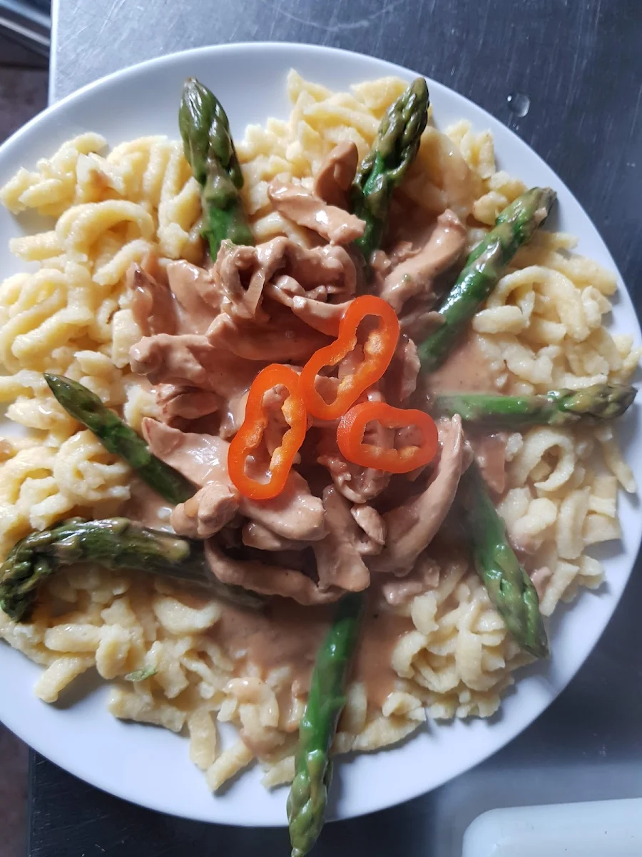 Nudeln Mit Kalbsgeschnetzeltem Und Spargel