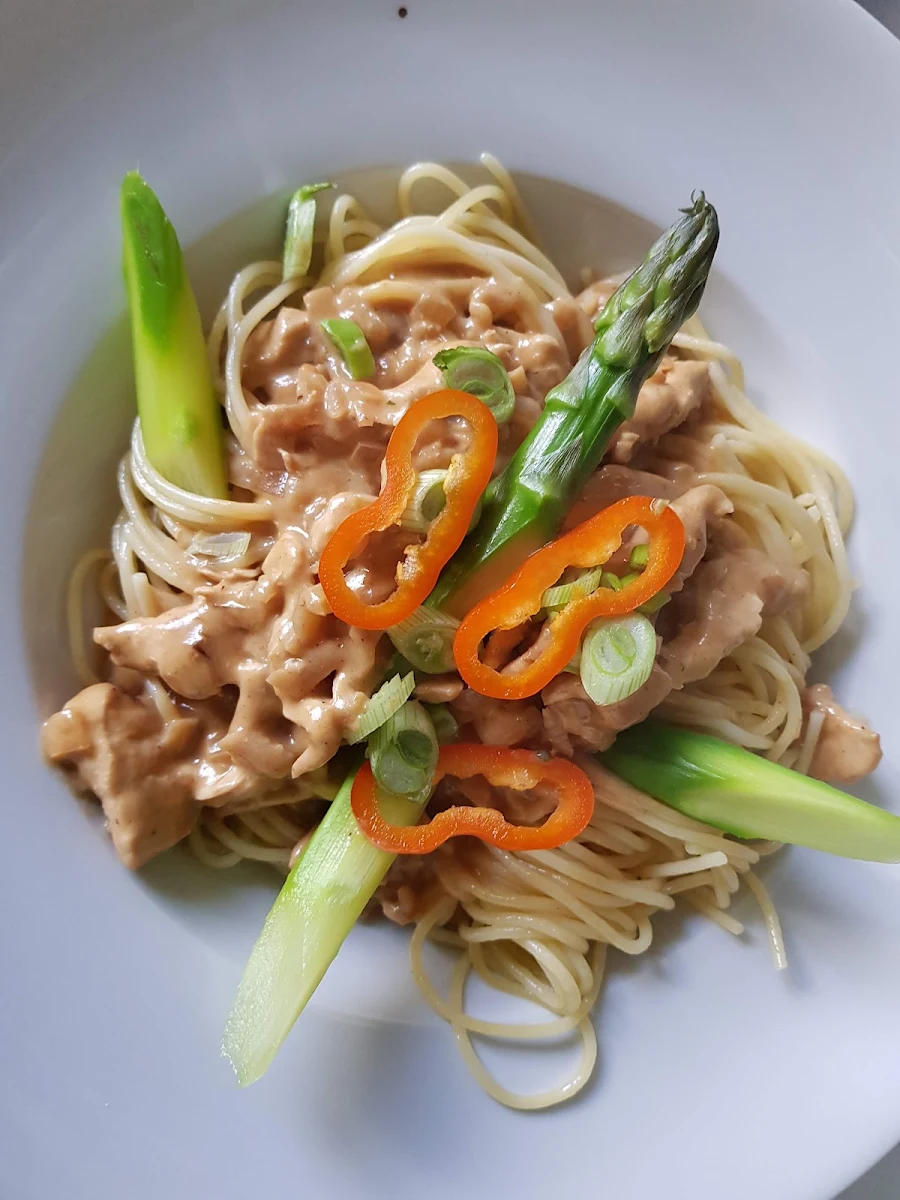 Spaghetti Mit Hendlfilet In Oberssauce