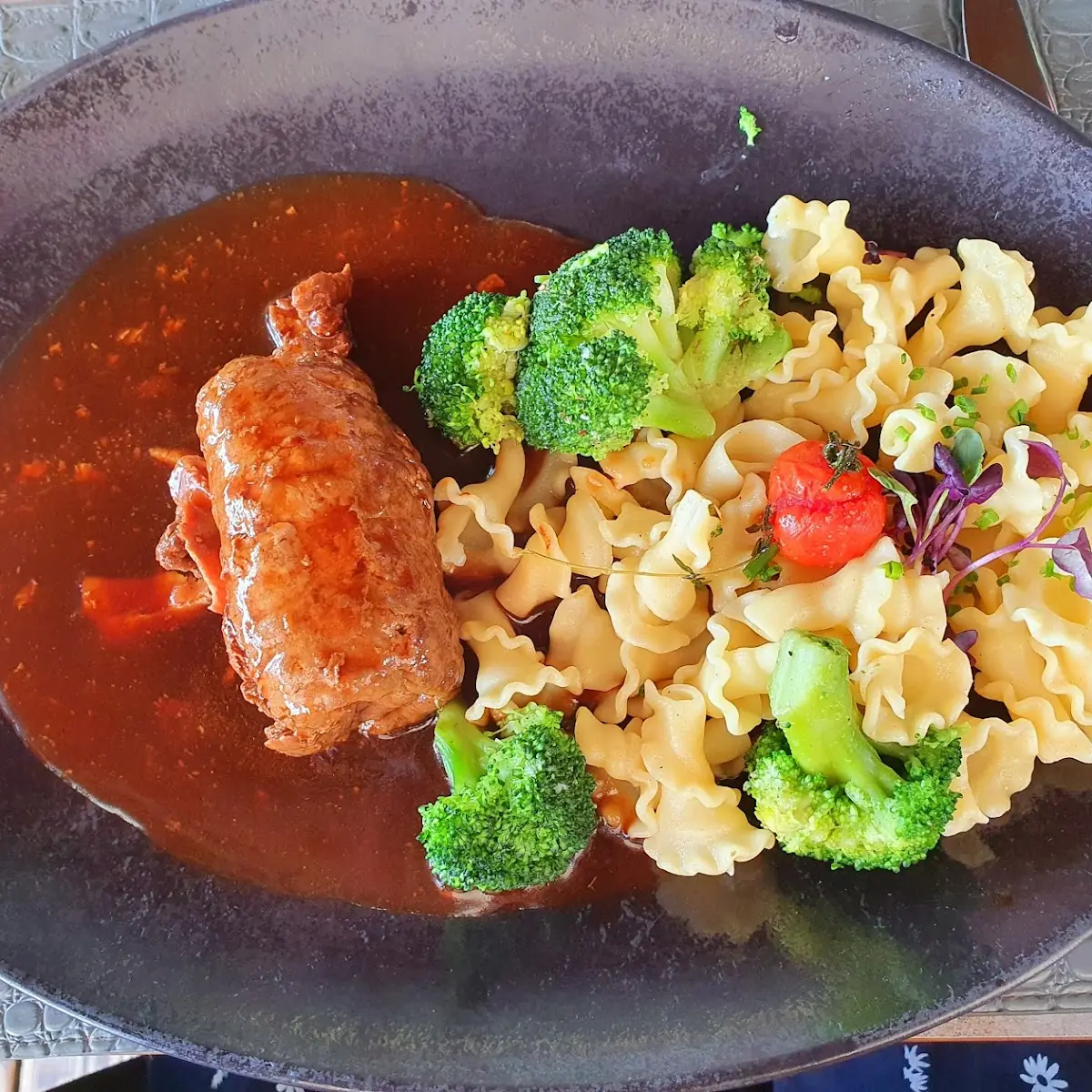 Rinderroulade Mit Husnudla Und Broccoli
