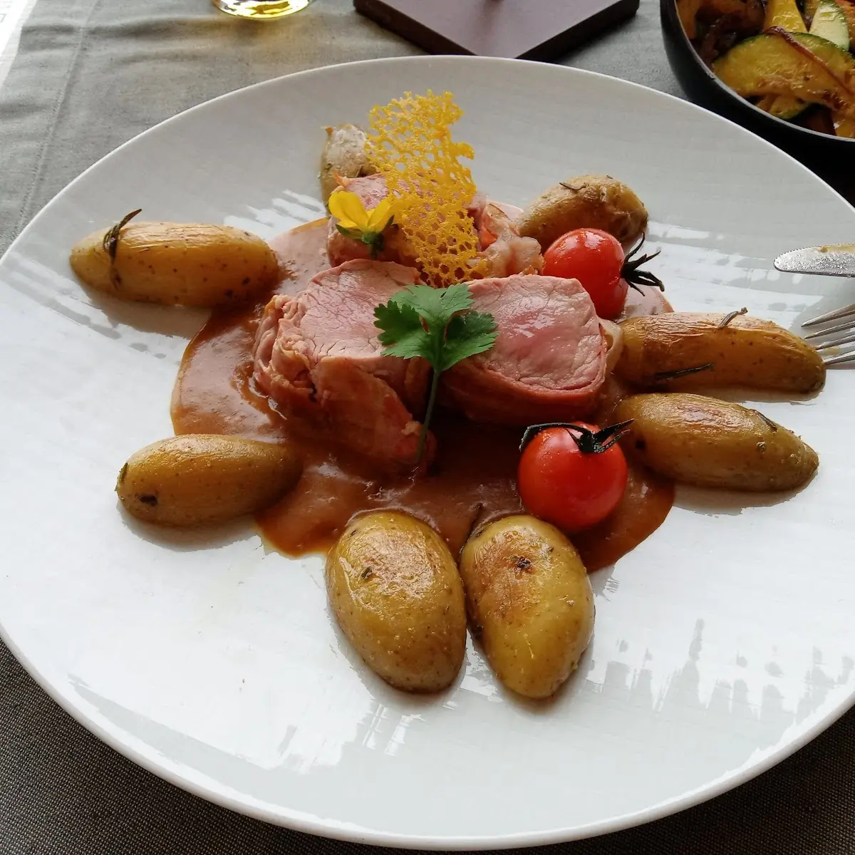 Schweinefilet Im Speckmantel Gebraten Mit Rosmarinkartoffeln